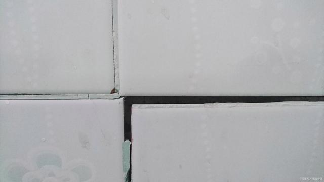 墙砖翘起来了怎么回事啊视频(墙砖翘起来了怎么回事啊视频教学) 墙砖翘起来了怎么回事啊视频(墙砖翘起来了怎么回事啊视频教学)