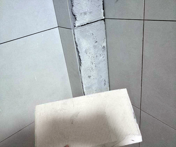 墙砖空鼓能掉下来吗(墙砖空鼓一点点没事吧) 墙砖空鼓能掉下来吗(墙砖空鼓一点点没事吧)